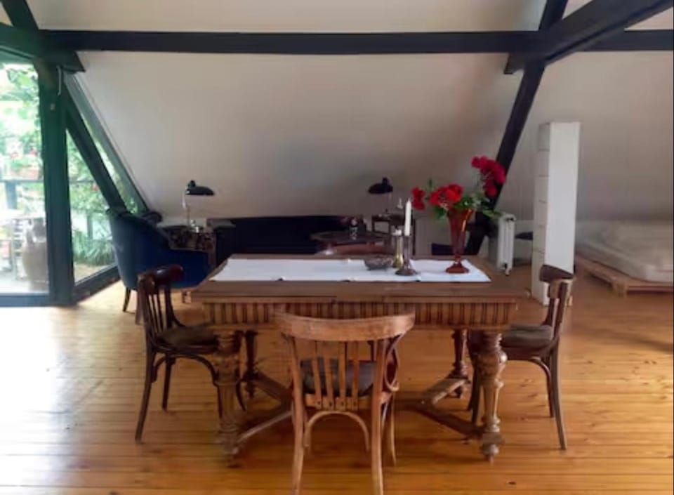 Seating area, Dining area