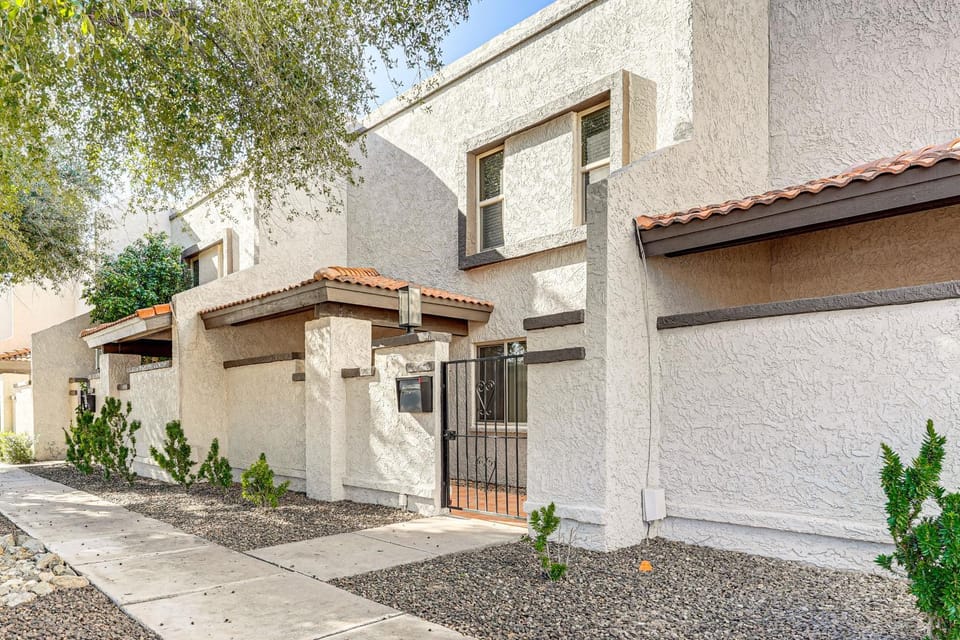 Pet-Friendly Unit, 1 Mi to Old Town Scottsdale! House in Scottsdale