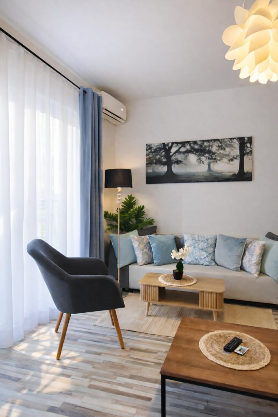 Living room, Seating area, air conditioner