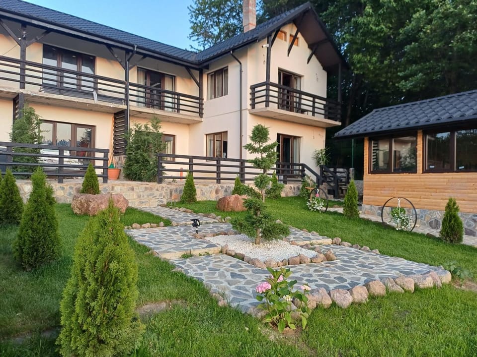 Property building, Spring, Day, Garden