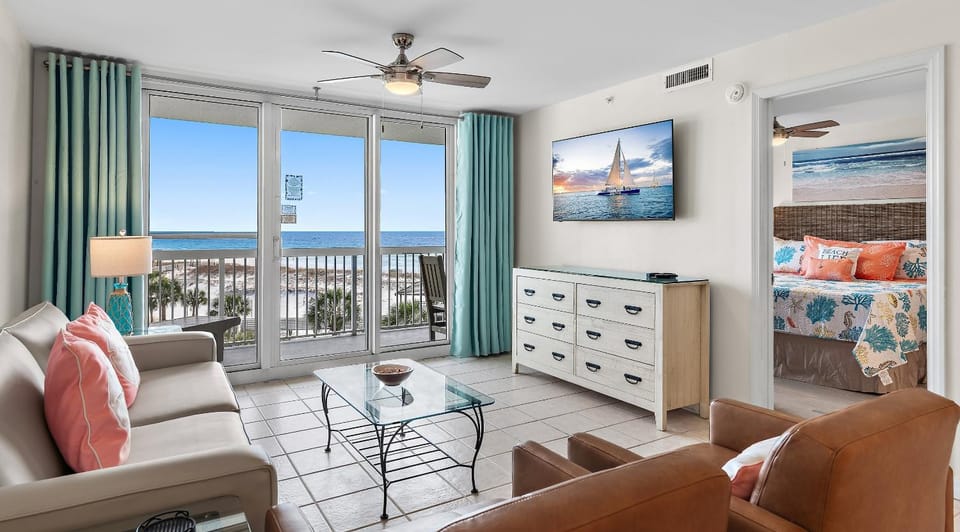 2 Bedroom Newly Remodeled Beachfront Condo, Destin Apartment in Destin