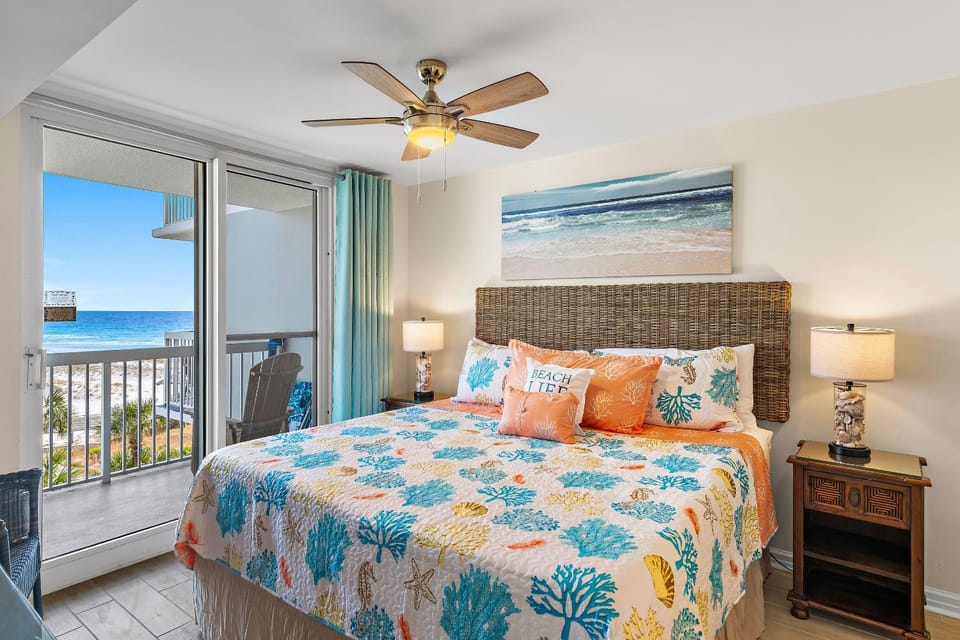 2 Bedroom Newly Remodeled Beachfront Condo, Destin Apartment in Destin