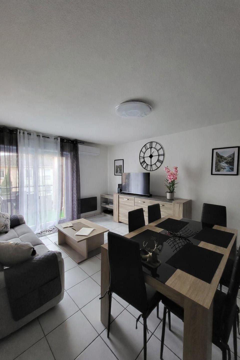 TV and multimedia, Living room, Dining area