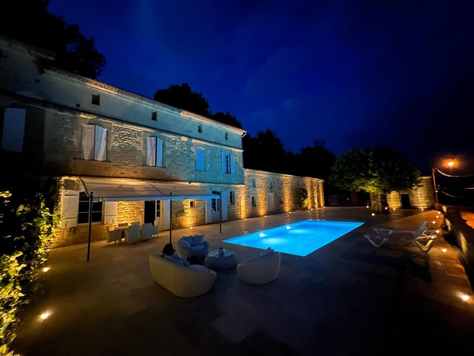 # Château viticole XVIème avec piscine chauffée # 14 personnes Villa in Nouvelle-Aquitaine