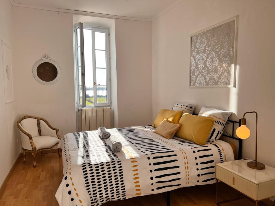 # Château viticole XVIème avec piscine chauffée # 14 personnes Villa in Nouvelle-Aquitaine