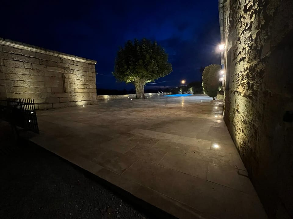 # Château viticole XVIème avec piscine chauffée # 14 personnes Villa in Nouvelle-Aquitaine