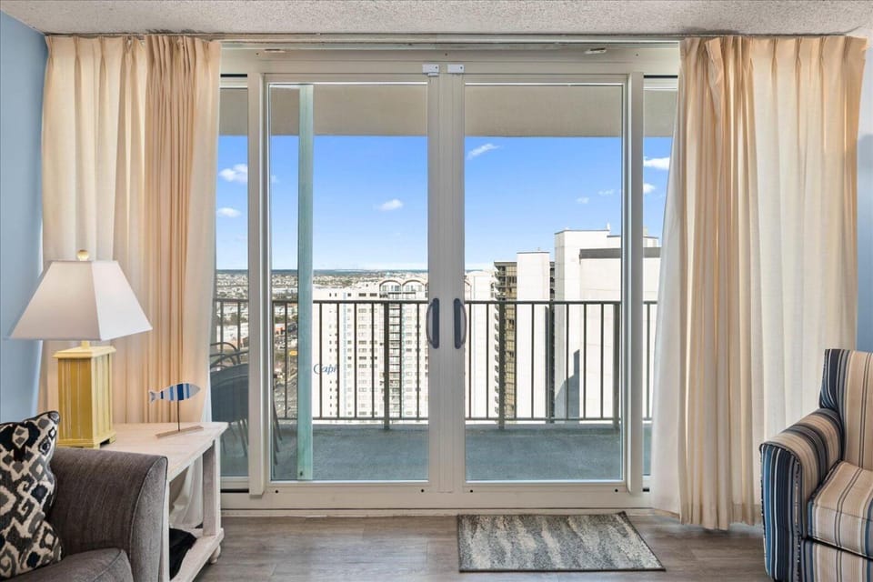 Quay-Beautiful Beach Views in this 2 Bedroom Condo with Indoor Pool! House in Ocean City