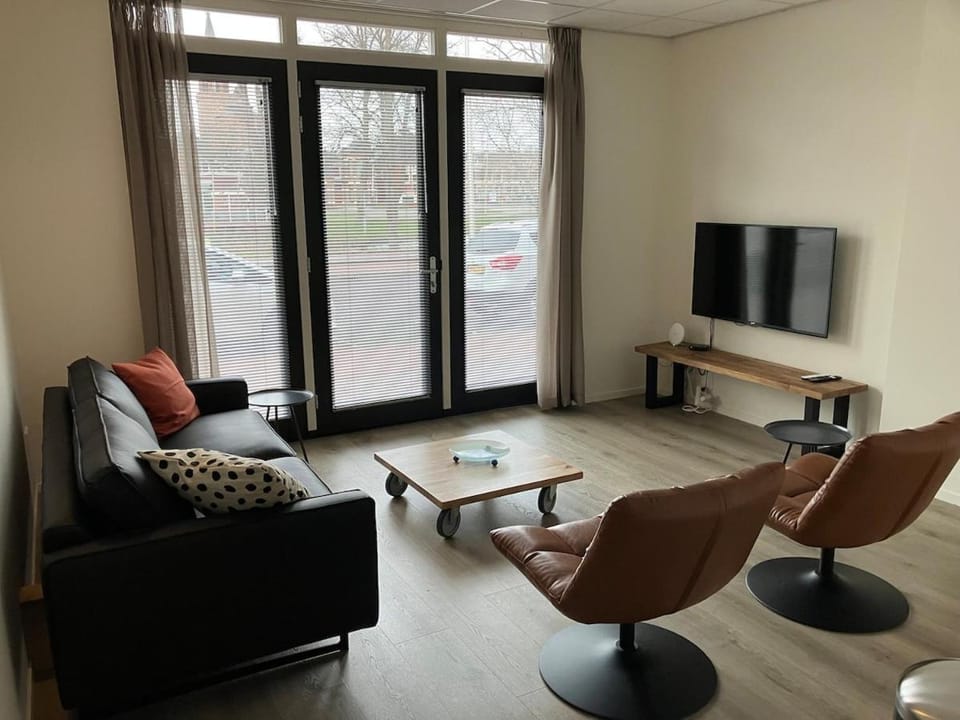 Stads appartement aan de voet van Oldehove 2-kamer Apartment in Leeuwarden