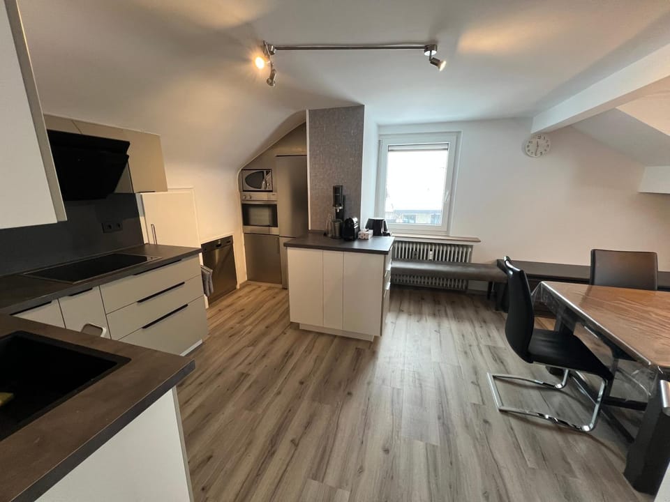 Kitchen or kitchenette, Seating area, dishwasher, minibar, oven, stove, kitchen, kitchen