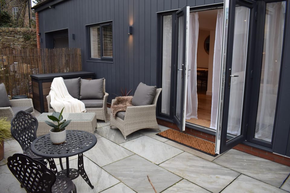 Day, Balcony/Terrace, Seating area