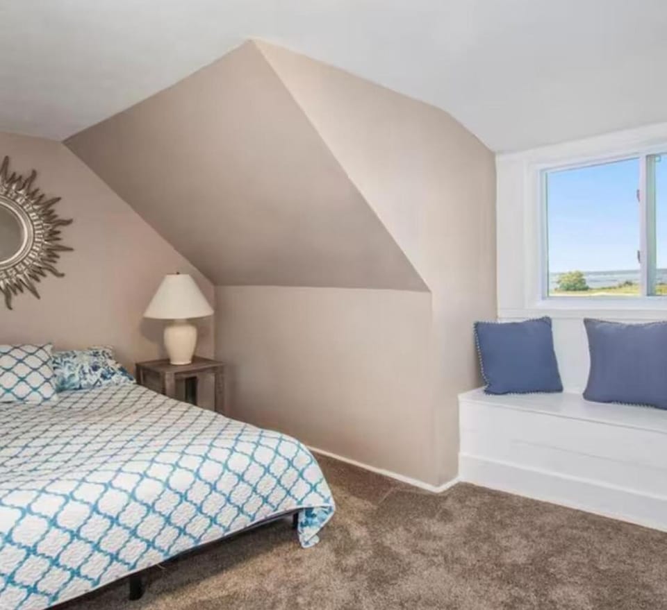 Lakeshore Comfort Lakeview Family Getaway House in Muskegon