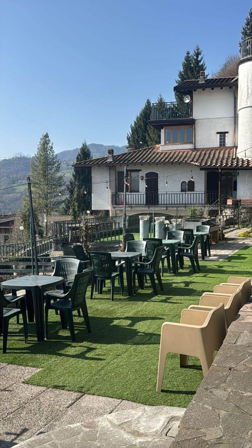 VILLA La Tana Del Lupo Villa in Lombardy