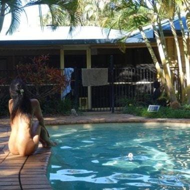 Property building, Day, Swimming pool