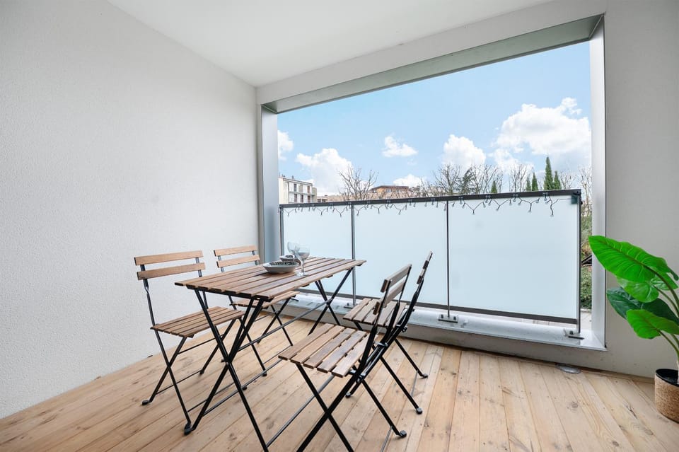 Property building, Patio, Spring, Day, Natural landscape, Balcony/Terrace, Dining area, Pool view