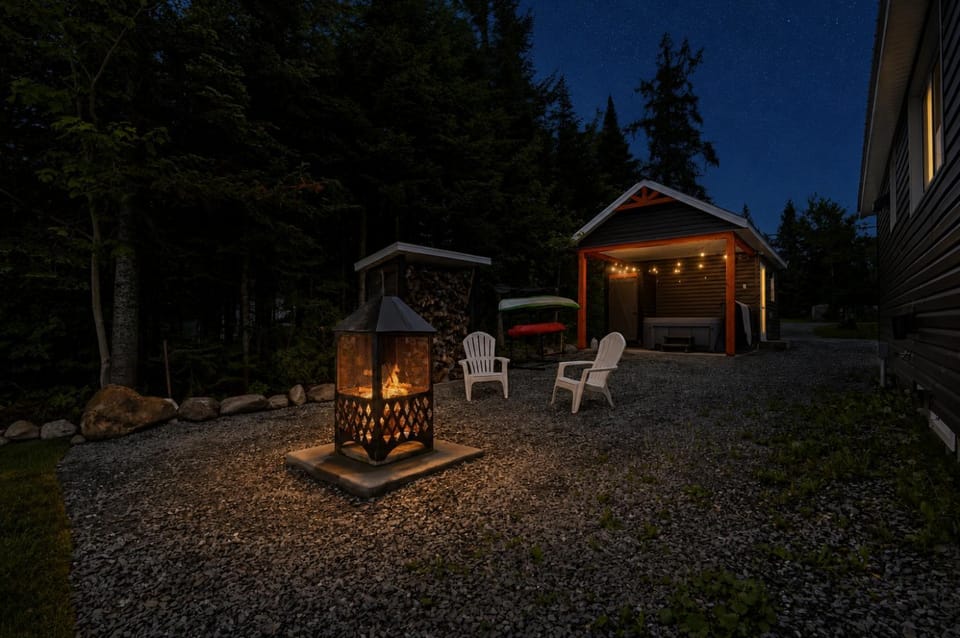 232 on the Lake, Spa, Ski, Golf, Snowmobile Chalet in Quebec