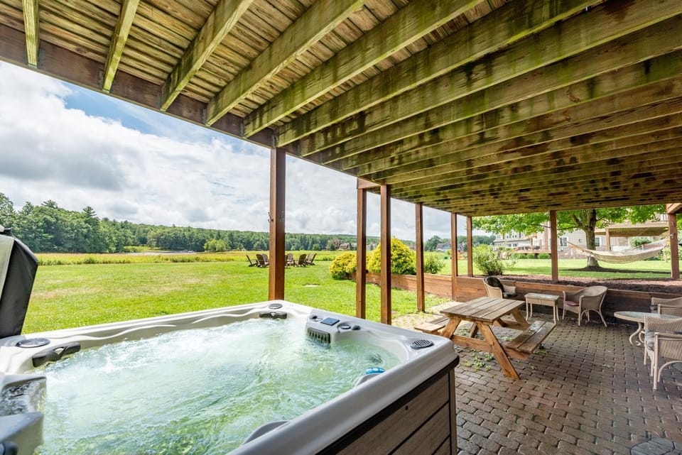 Bear and Grin Inn House in Deep Creek Lake