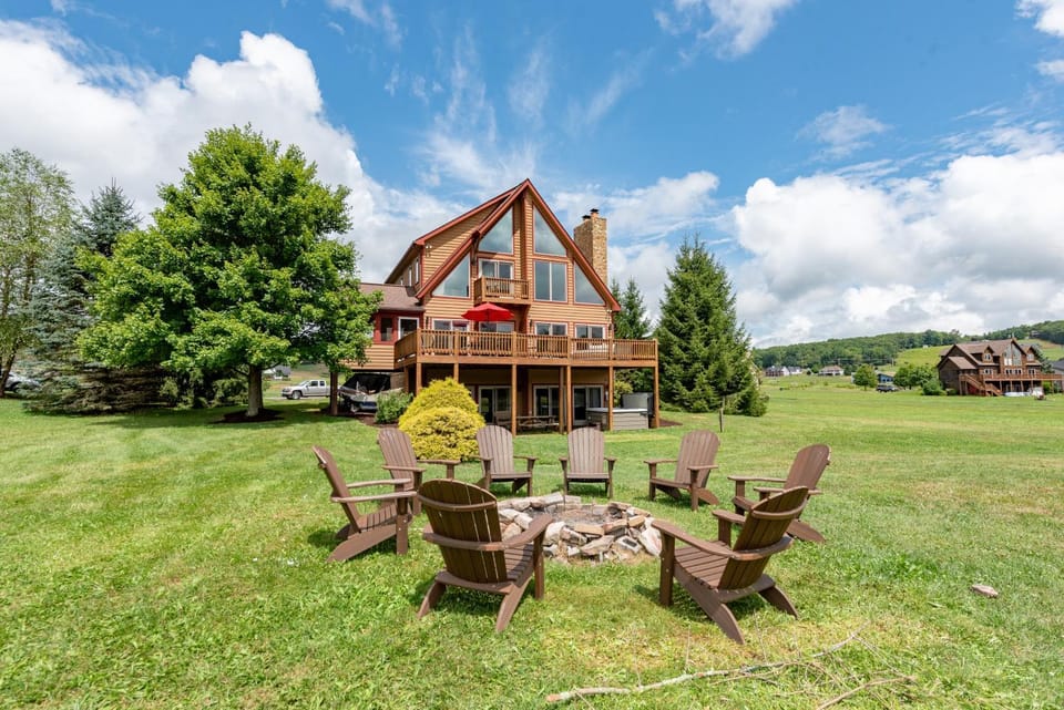 Bear and Grin Inn House in Deep Creek Lake