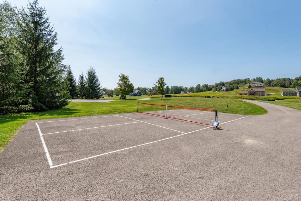 Bear and Grin Inn by Railey Vacations House in Deep Creek Lake
