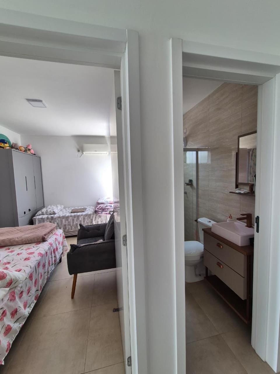 Bathroom, Photo of the whole room