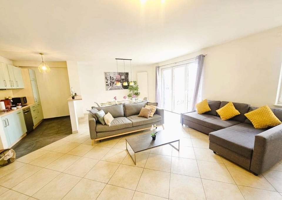 Exclusive 2 bedroom stay in the heat of Luxembourg gare Apartment in Luxembourg