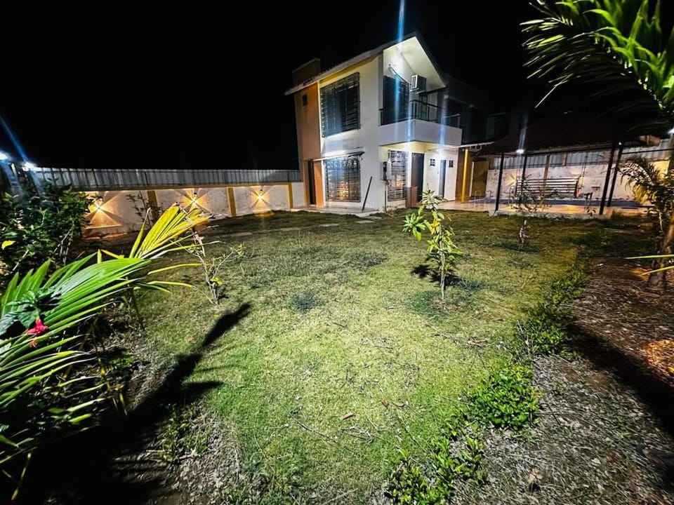 Luxurious Farm House - Nature, Peace, Privacy Villa in Gujarat