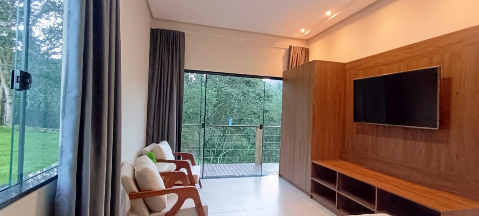 TV and multimedia, Seating area, Garden view