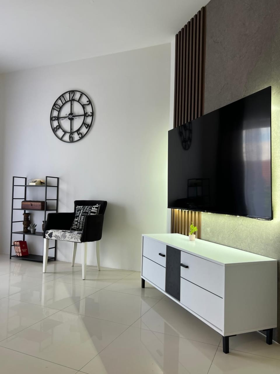 TV and multimedia, Living room, Seating area