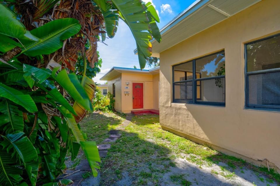 Cozy 3-Bedroom Miami Apartment House in Miami Shores