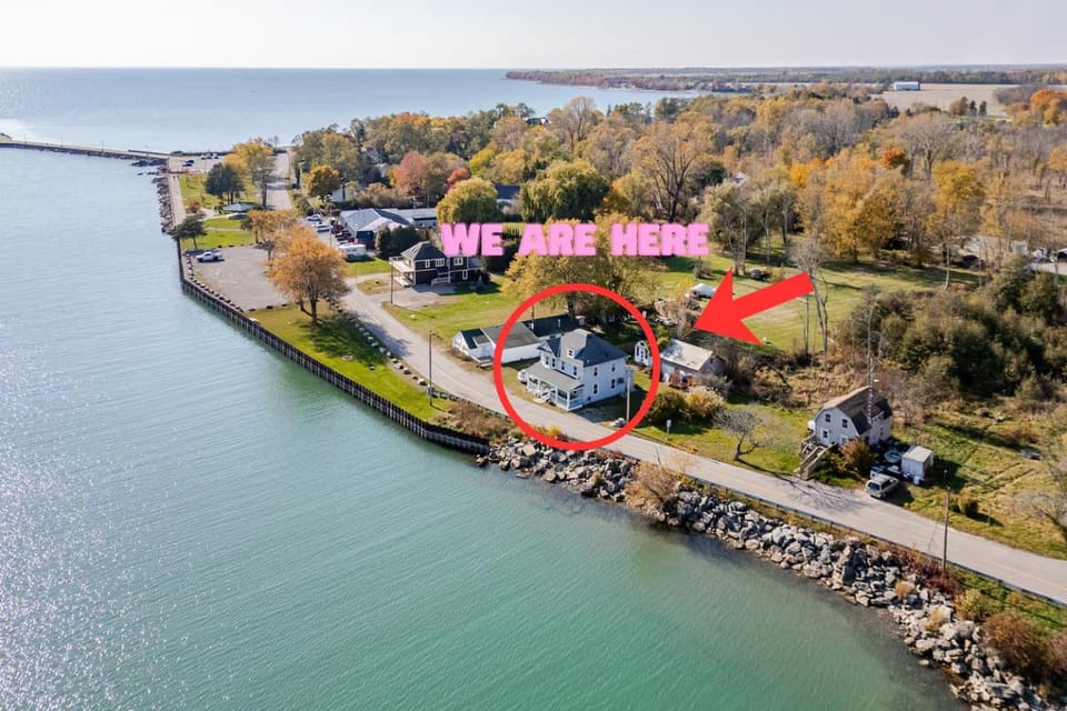 Neighbourhood, Natural landscape, Bird's eye view, Lake view, River view
