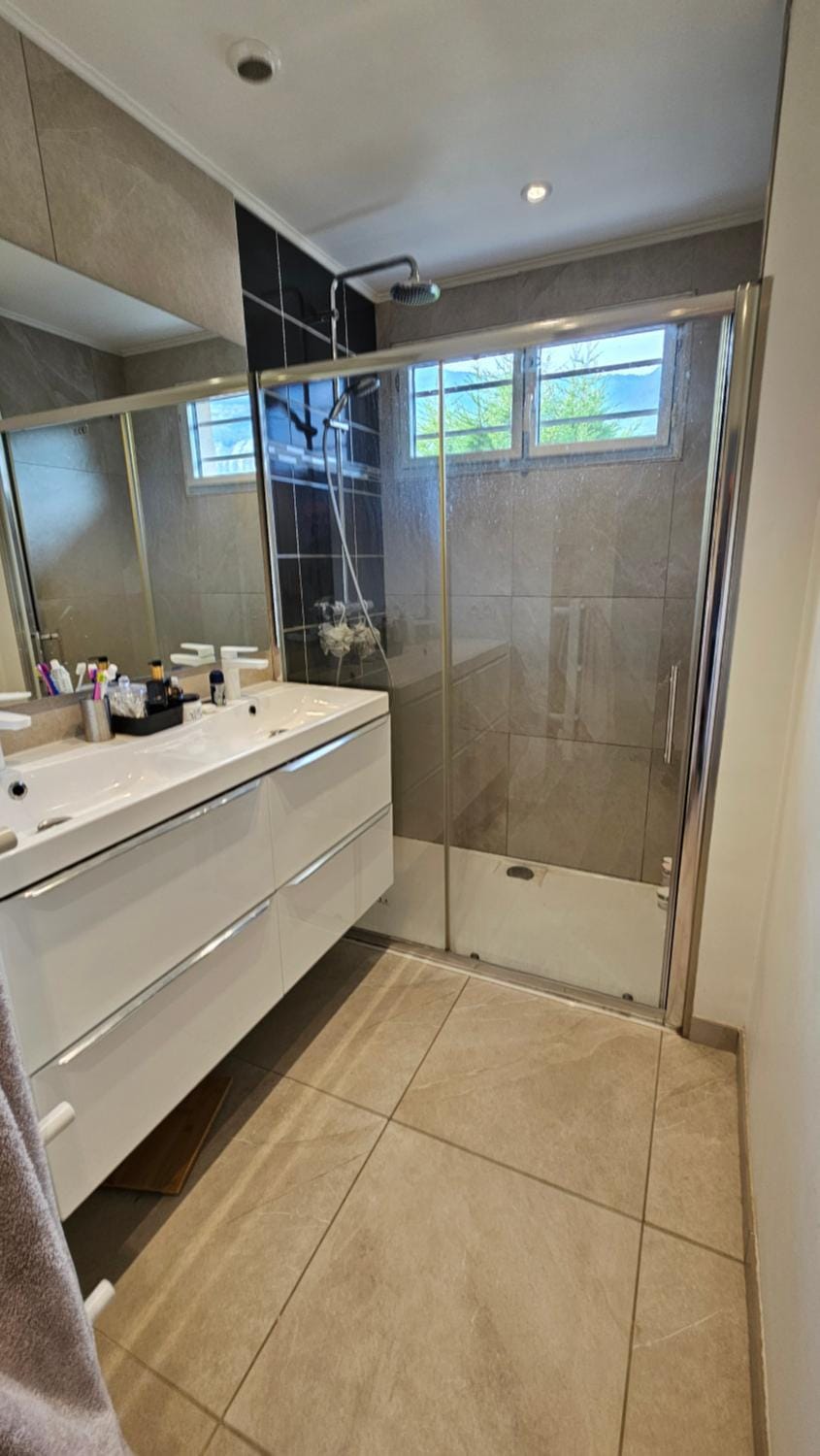 Shower, Bathroom, towels