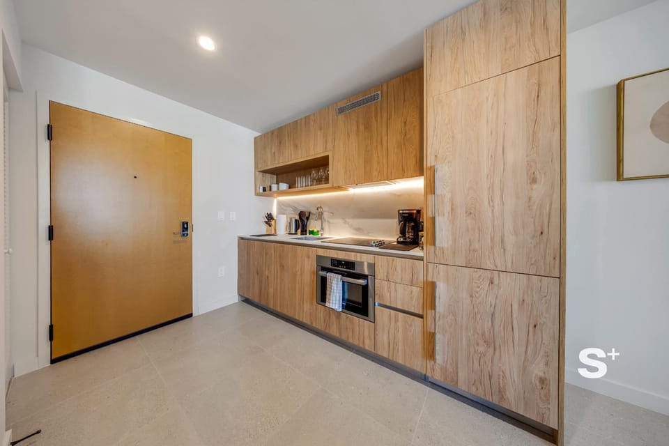 Coffee/tea facilities, Kitchen or kitchenette, dishwasher, oven, stove
