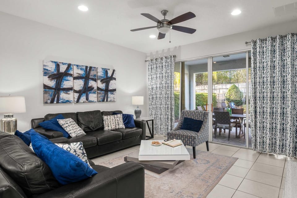 Private Heated Pool Game room 6MI to Disney House in Four Corners
