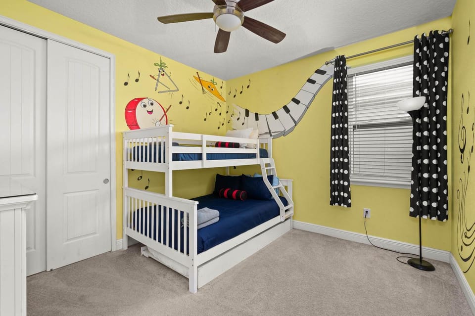 Private Heated Pool Game room 6MI to Disney House in Four Corners