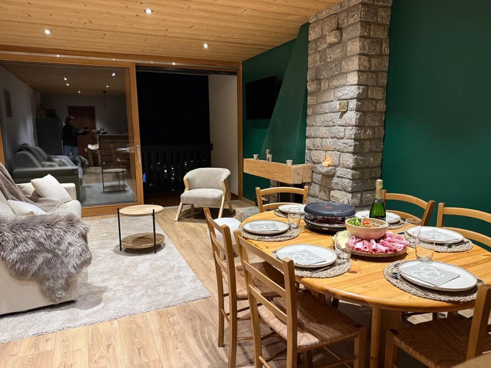 Living room, Dining area