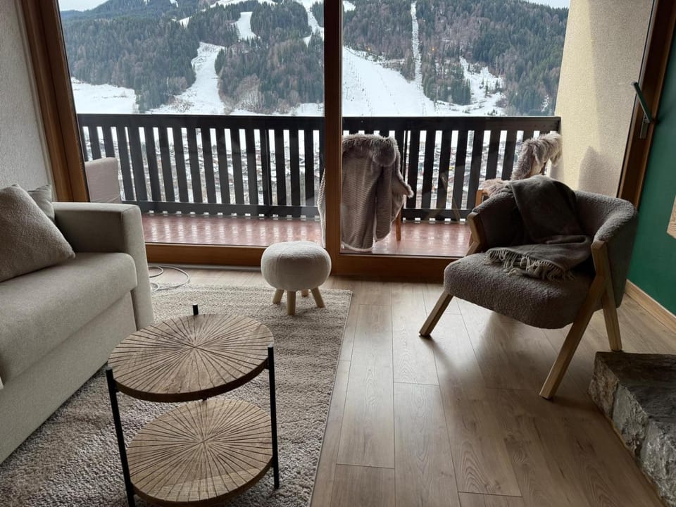 View (from property/room), Living room, Mountain view