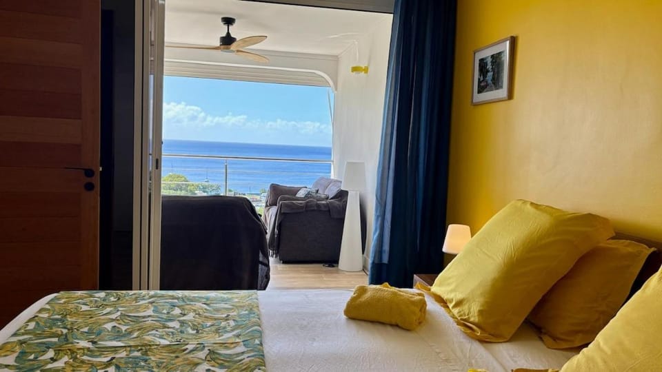 LE MARINA - classé 4 étoiles - 2 chambres & grande terrasse - vue mer exceptionnelle Apartment in Leeward Islands