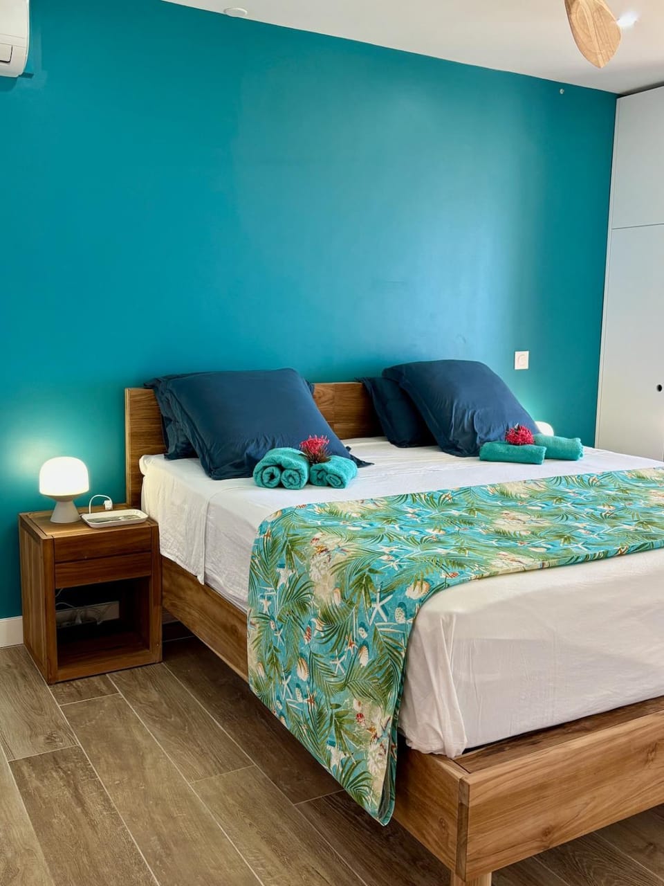 LE MARINA - classé 4 étoiles - 2 chambres & grande terrasse - vue mer exceptionnelle Apartment in Leeward Islands