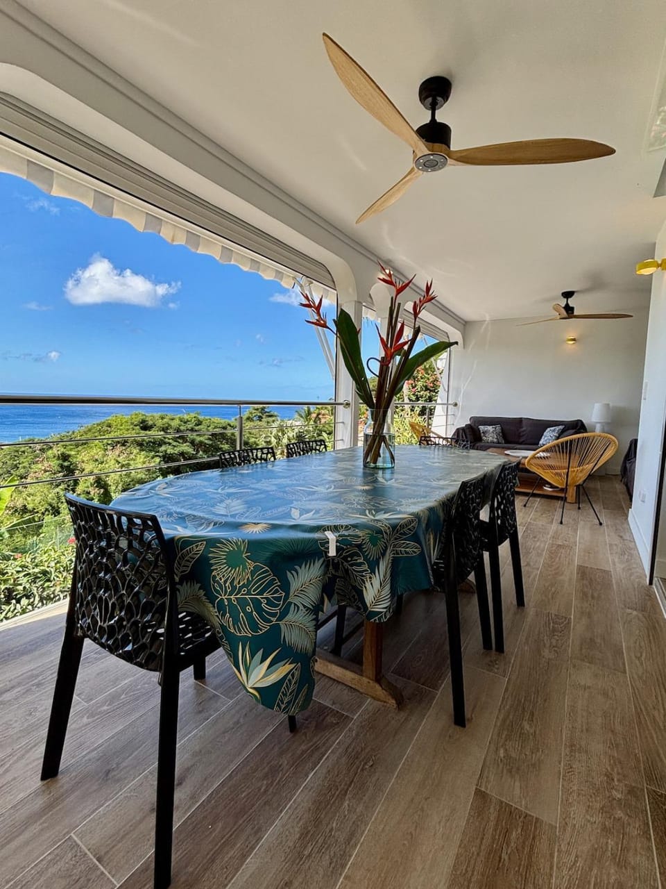 LE MARINA - classé 4 étoiles - 2 chambres & grande terrasse - vue mer exceptionnelle Apartment in Leeward Islands