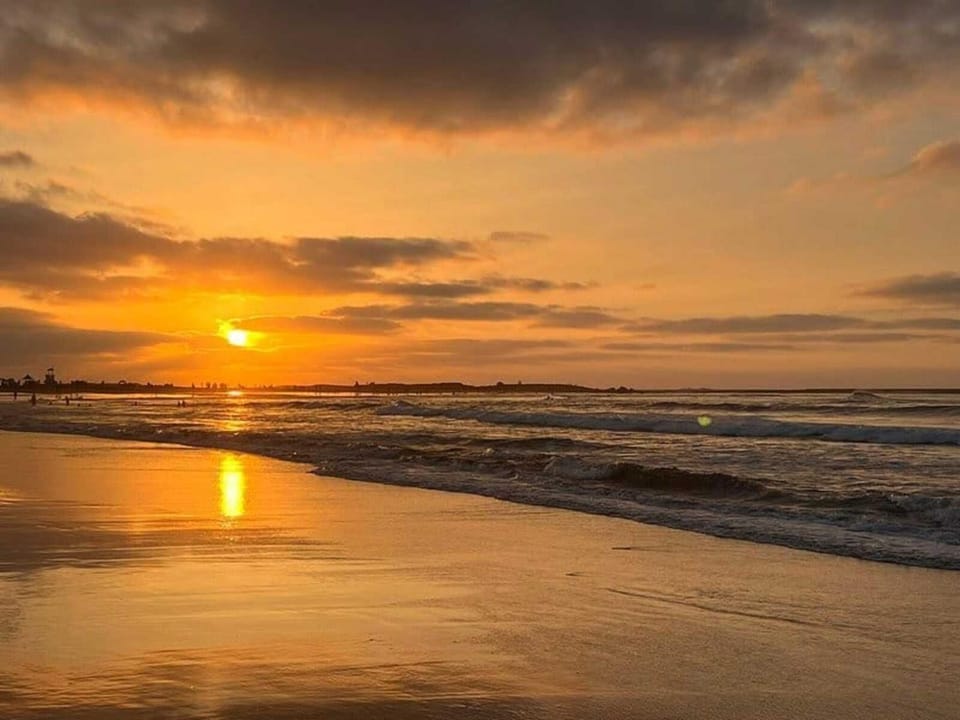 Property building, Nearby landmark, Day, Natural landscape, Beach, Sunrise, Sunset
