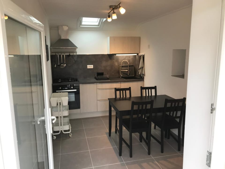 Dining area, oven, stove