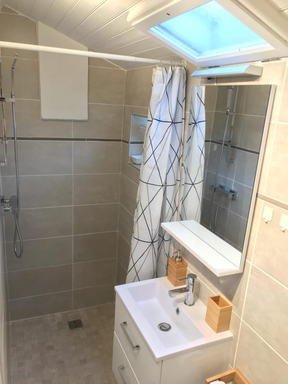Shower, Bathroom, towels