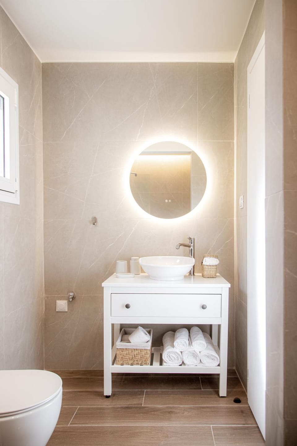 Toilet, Bathroom, towels