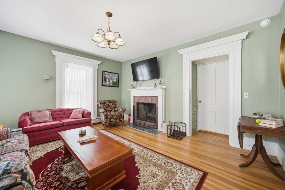 Spacious Victorian Retreat in Downtown Wolfeboro House in Wolfeboro