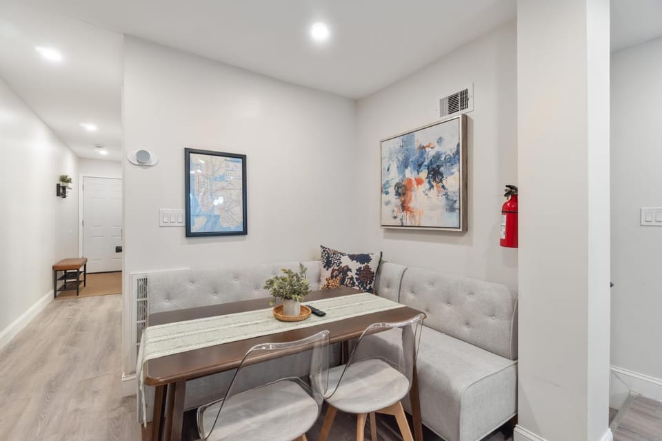 Living room, Decorative detail, Seating area, Dining area