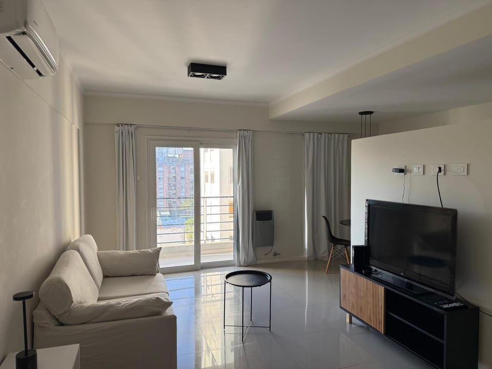 Communal lounge/ TV room, TV and multimedia, Living room, air conditioner