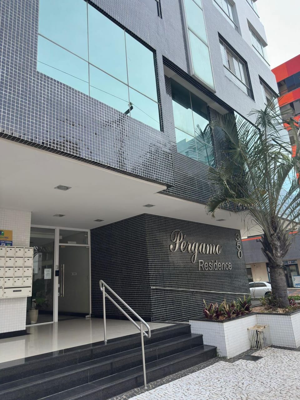 Facade/entrance