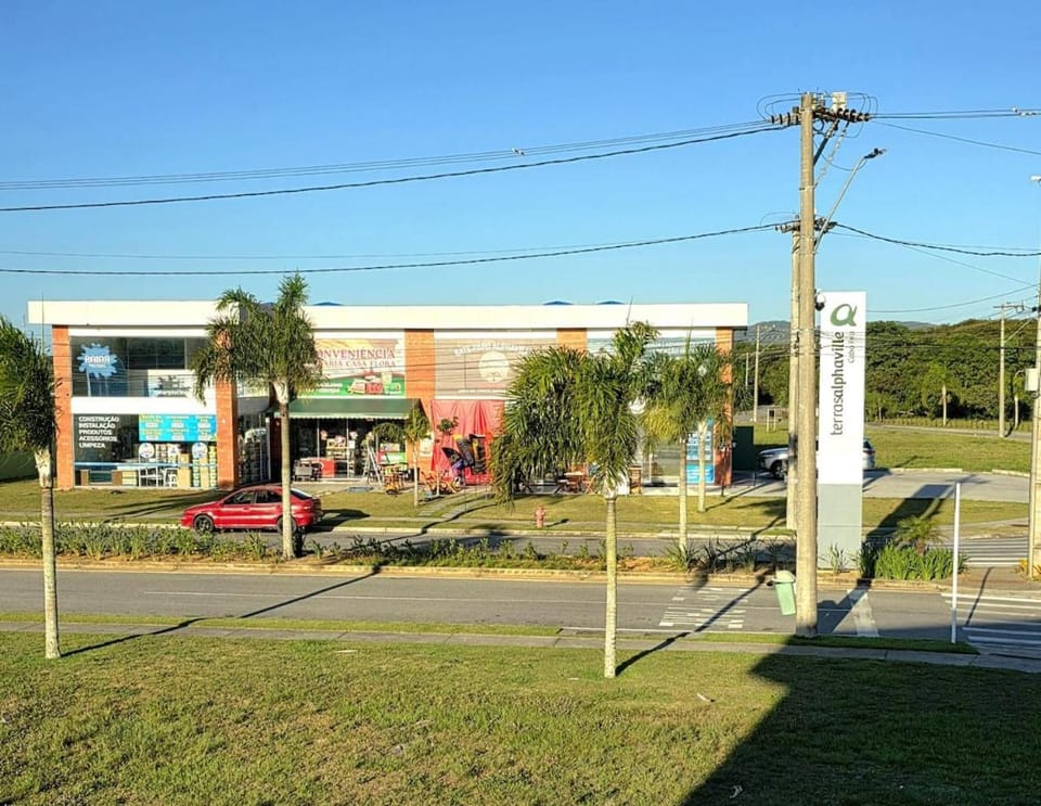 Neighbourhood, Natural landscape, Shopping Area, Location