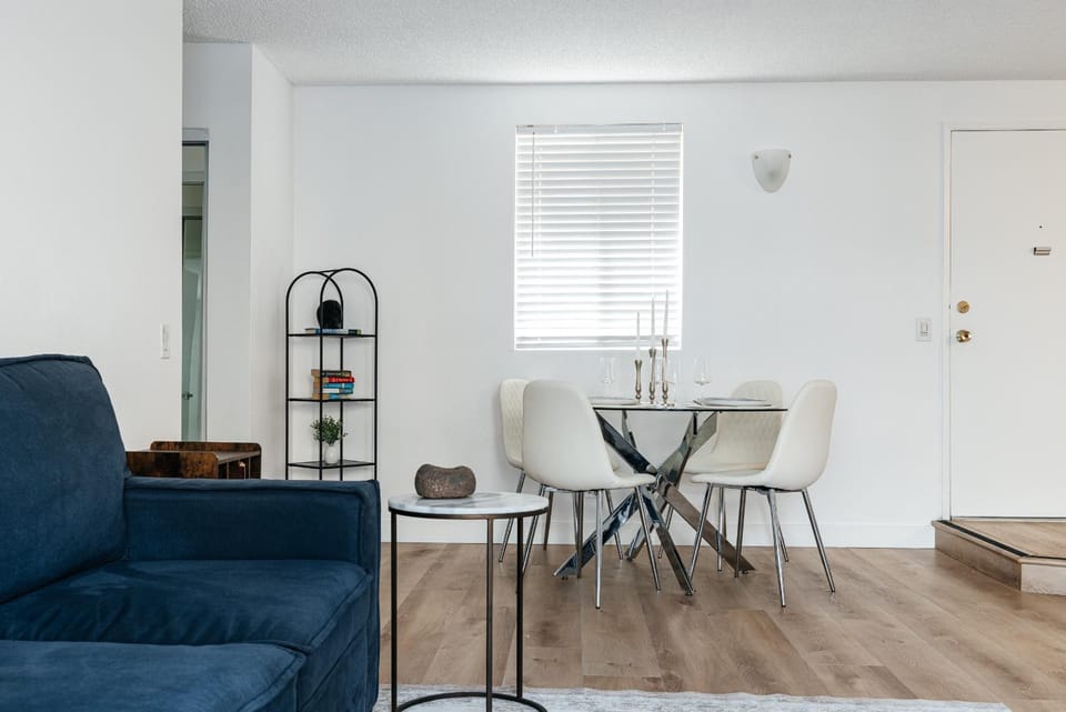 Seating area, Dining area