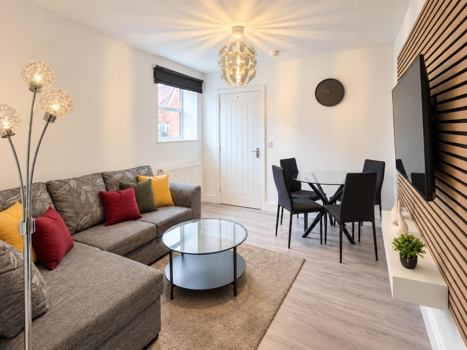 Exquisite Four Double Bed Room House House in Nottingham