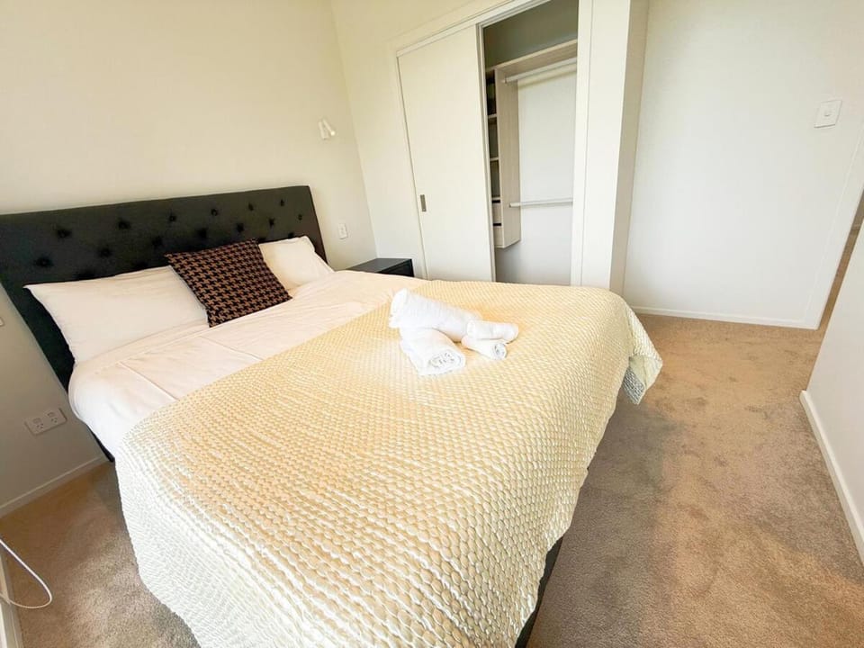 Modern Newly Built 3-Bedroom 4-Bathroom Residence near Newmarket Villa in Auckland